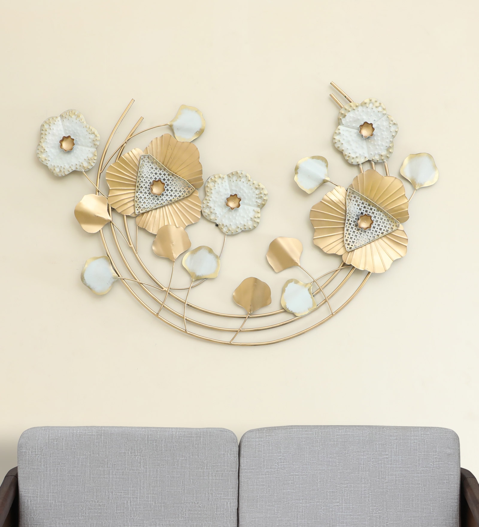 W-Vera Abstract Metal Wall Decor in Multicolor Set of 1 W-Vera Abstract Metal Wall Decor in Multicolor Set of 1