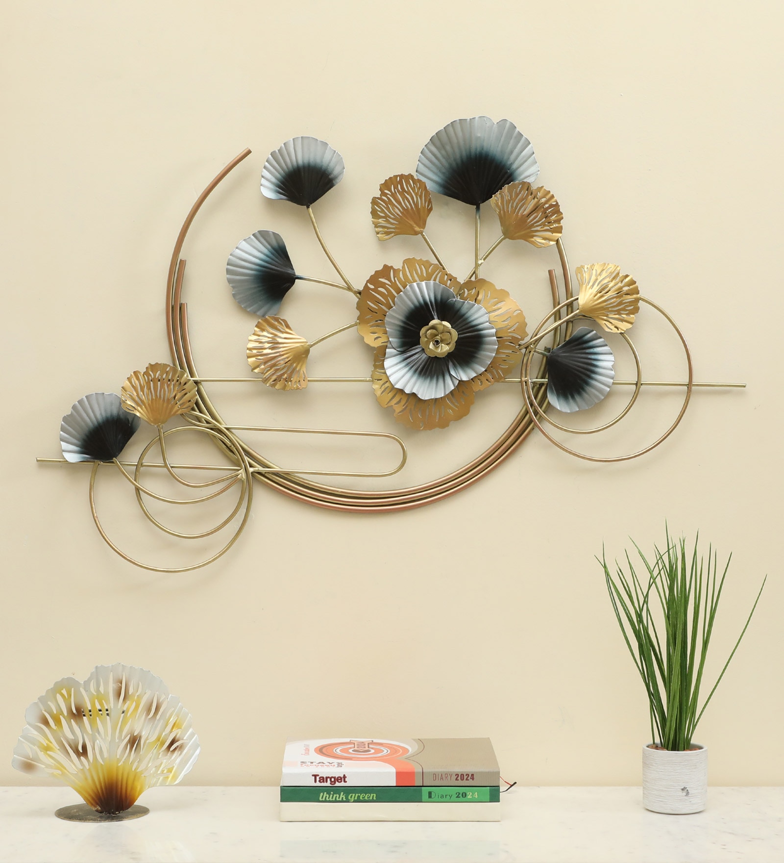 Gajraj Abstract Metal Wall Decor in Multicolor Set of 1 Gajraj Abstract Metal Wall Decor in Multicolor Set of 1