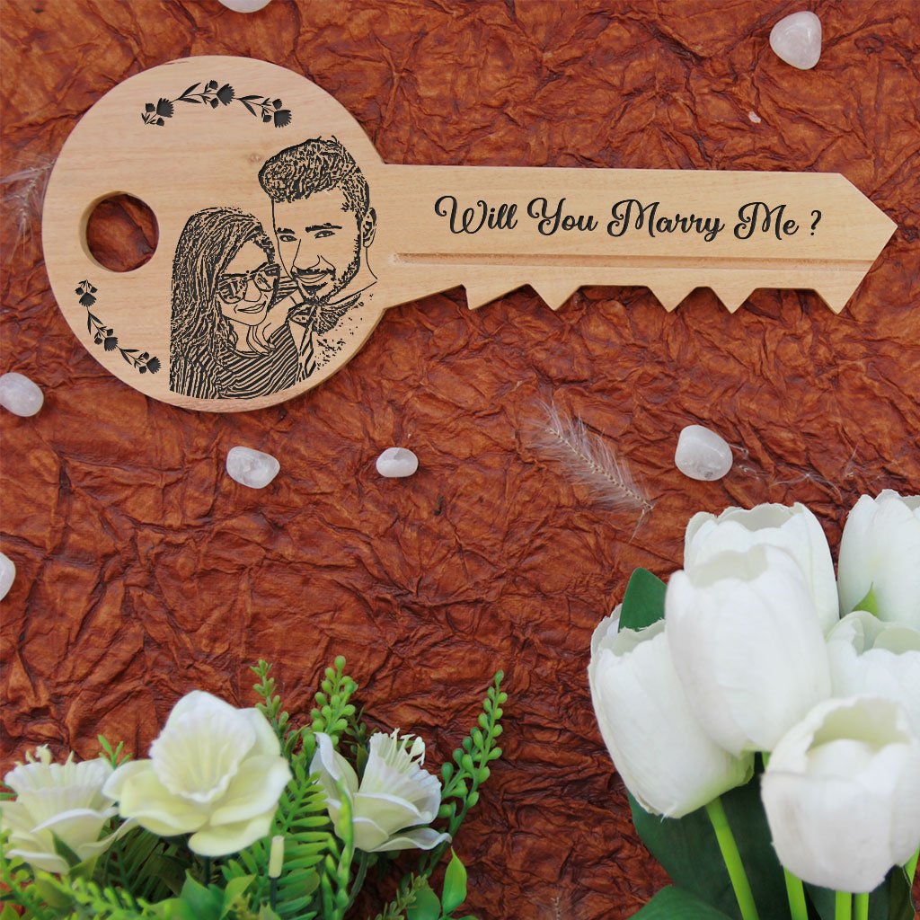 WILL YOU MARRY ME : KEY-SHAPED WOODEN SIGN
